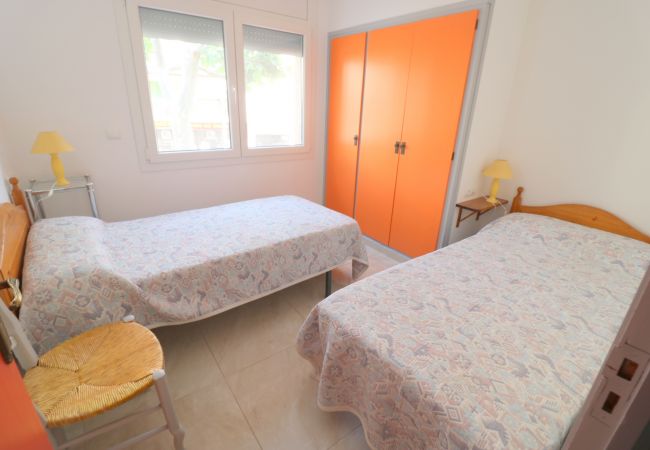 Apartamento en Rosas / Roses - Riera Ginjolers Piso Espacioso, 500 mts de playa,