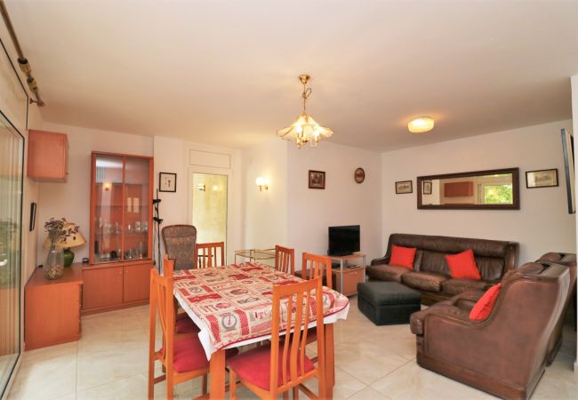 Apartamento en Rosas / Roses - Riera Ginjolers Piso Espacioso, 500 mts de playa,