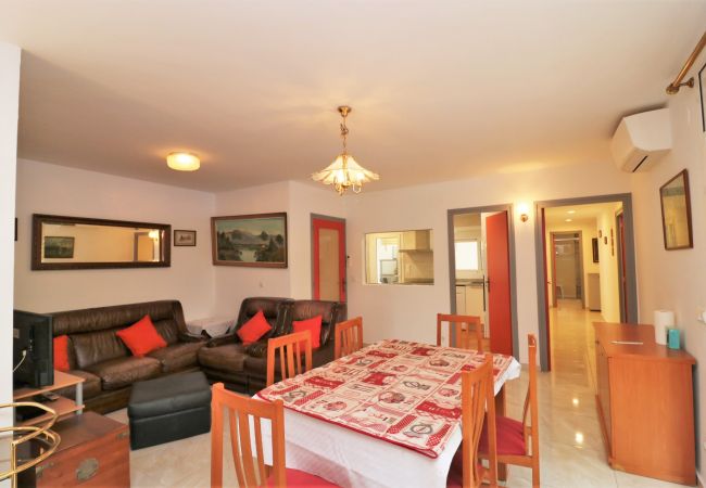 Apartamento en Rosas / Roses - Riera Ginjolers Piso Espacioso, 500 mts de playa,