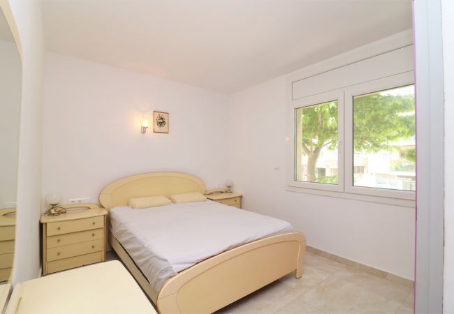 Apartamento en Rosas / Roses - Riera Ginjolers Piso Espacioso, 500 mts de playa,