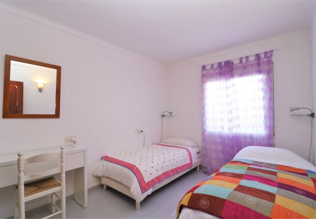 Apartamento en Rosas / Roses - Resid. Puig Rom 187, magnifica vista al mar