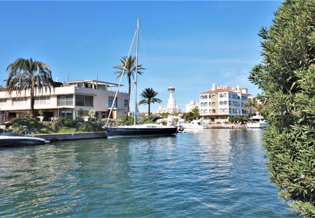 Apartamento en Empuriabrava - Manhattan 17-F, Piso muy cerca de la playa