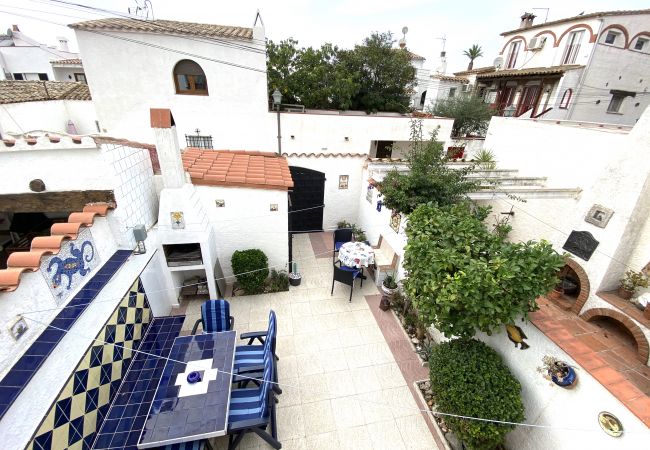 Casa adosada en Empuriabrava - Plaça EIVISSA,3 - Casa adosada muy cerca del puert