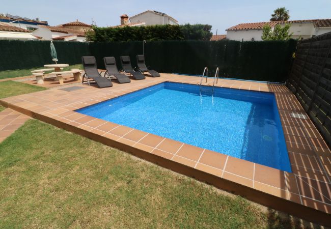 Casa en Empuriabrava - PENI 168A - Belle maison avec piscine