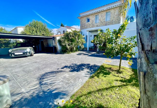 Casa en Empuriabrava - Medes 15 - Magnifica Villa con piscina privada y a