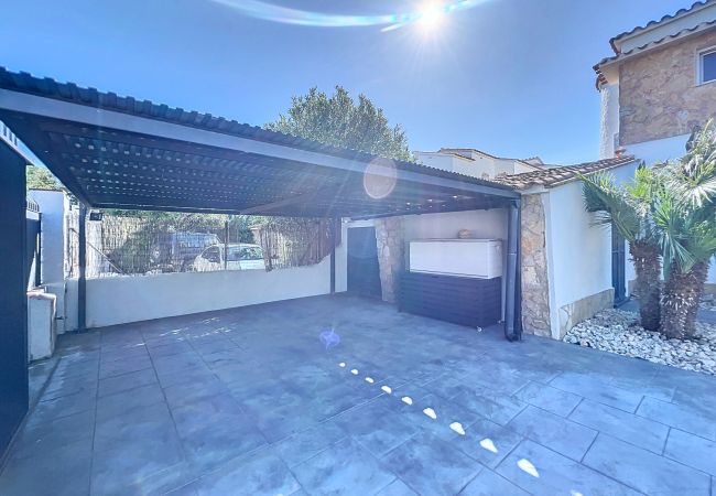 Casa en Empuriabrava - Canal  - Magnifica Villa con piscina privada y a