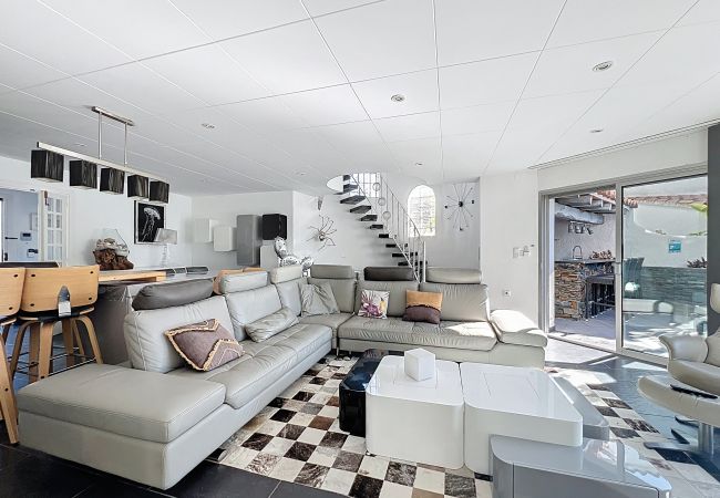 Casa en Empuriabrava - Canal  - Magnifica Villa con piscina privada y a
