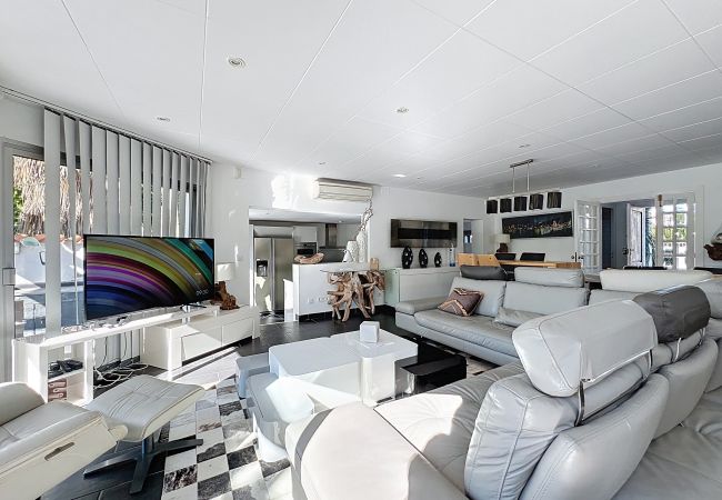 Casa en Empuriabrava - Canal  - Magnifica Villa con piscina privada y a