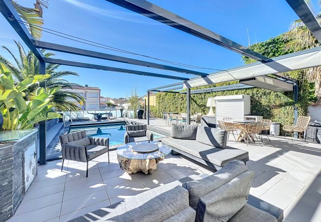 Casa en Empuriabrava - Canal  - Magnifica Villa con piscina privada y a