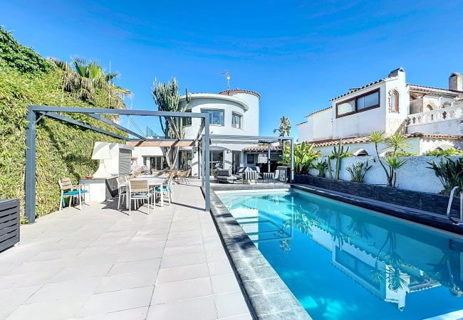 Casa en Empuriabrava - Canal  - Magnifica Villa con piscina privada y a