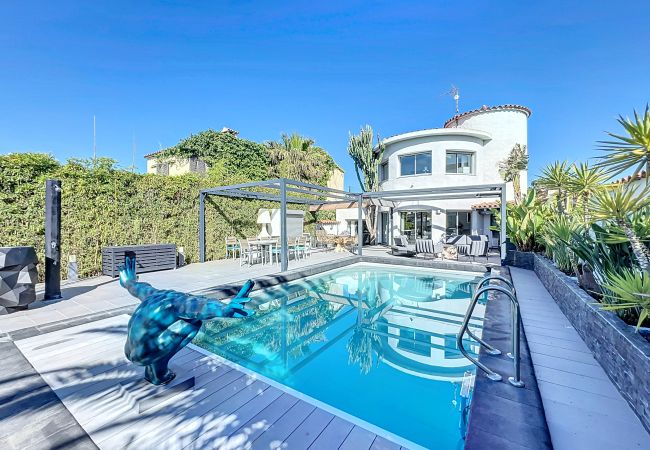 Casa en Empuriabrava - Canal  - Magnifica Villa con piscina privada y a