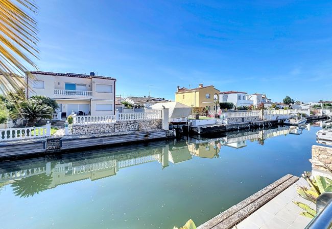 Casa en Empuriabrava - Canal  - Magnifica Villa con piscina privada y a