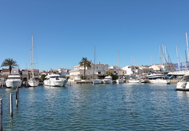 Apartamento en Empuriabrava - Porto Fino - Apartamento vista al canal reformado