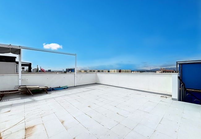 Apartamento en Rosas / Roses - B.Marina 410 - Atico un dormitorio vista canal