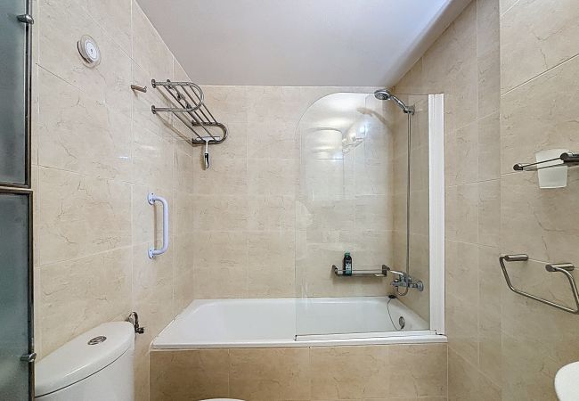 Apartamento en Rosas / Roses - B.Marina 410 - Atico un dormitorio vista canal