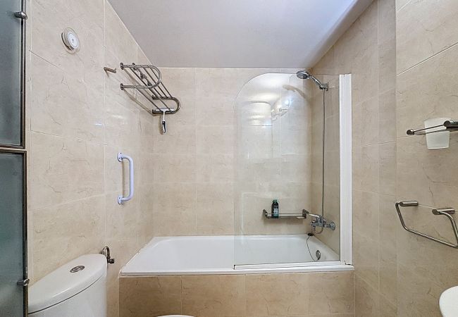 Apartamento en Rosas / Roses - B.Marina 410 - Atico un dormitorio vista canal