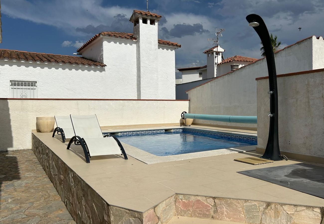Casa en Empuriabrava - REQUESENS 116 Empuriabrava – INTERimmo
