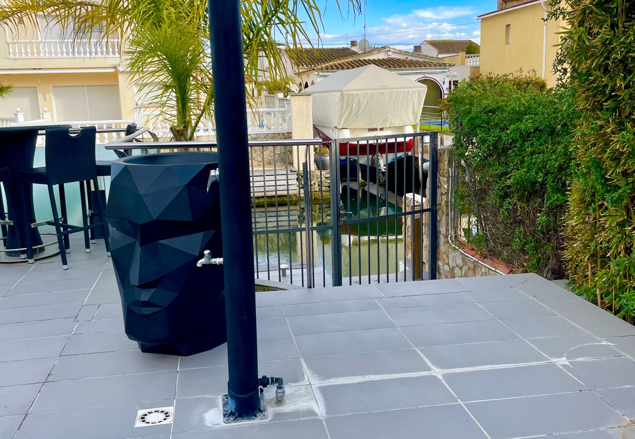 Casa en Empuriabrava - CANAL Empuriabrava – INTERimmo