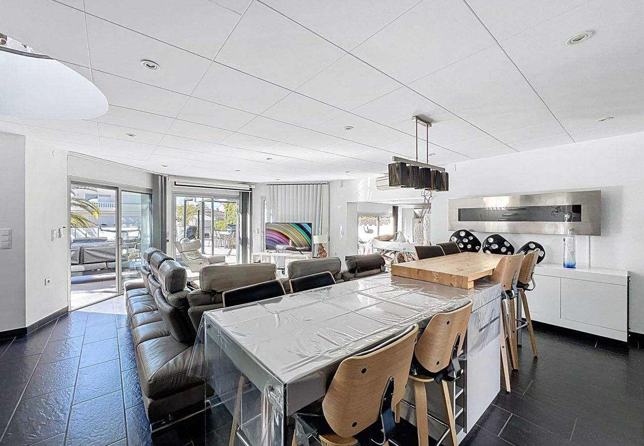 Casa en Empuriabrava - CANAL Empuriabrava – INTERimmo