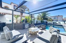 Casa en Empuriabrava - Canal  - Magnifica Villa con piscina privada y a