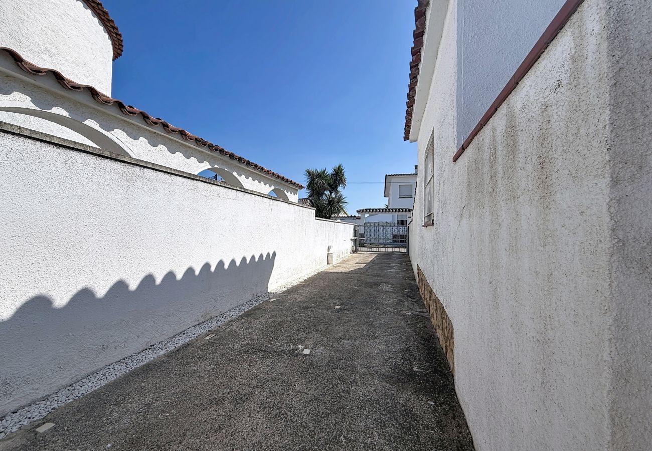 Casa en Empuriabrava - REQUESENS 116 Empuriabrava – INTERimmo
