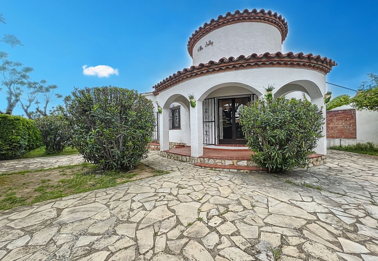 Villa in Empuriabrava - REQUESENS Empuriabrava – INTERimmo