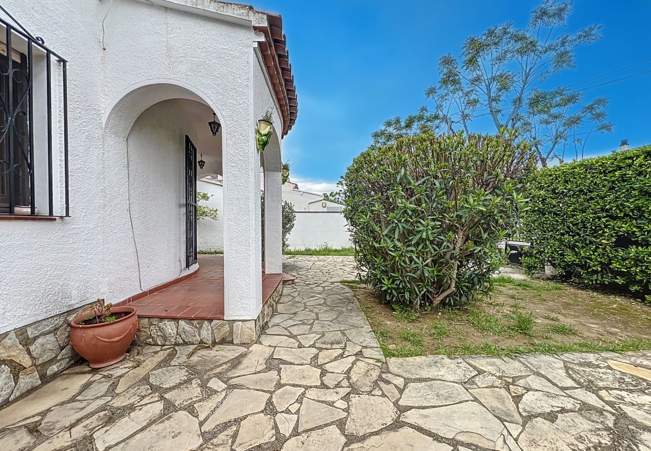 Villa in Empuriabrava - REQUESENS Empuriabrava – INTERimmo