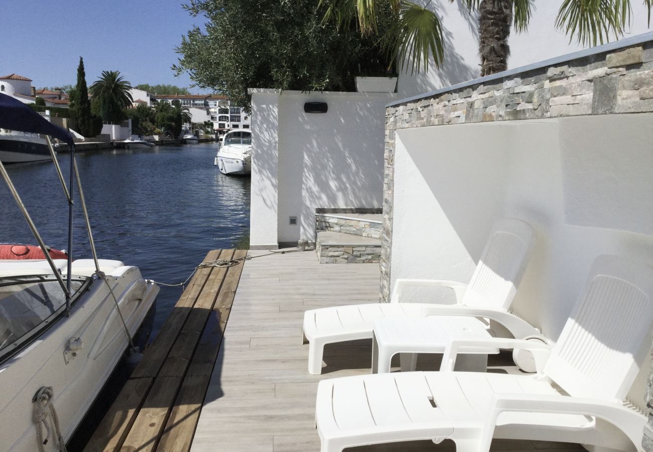 House in Empuriabrava - VALIRA PISCINE AMARRE Empuriabrava – INTERimmo