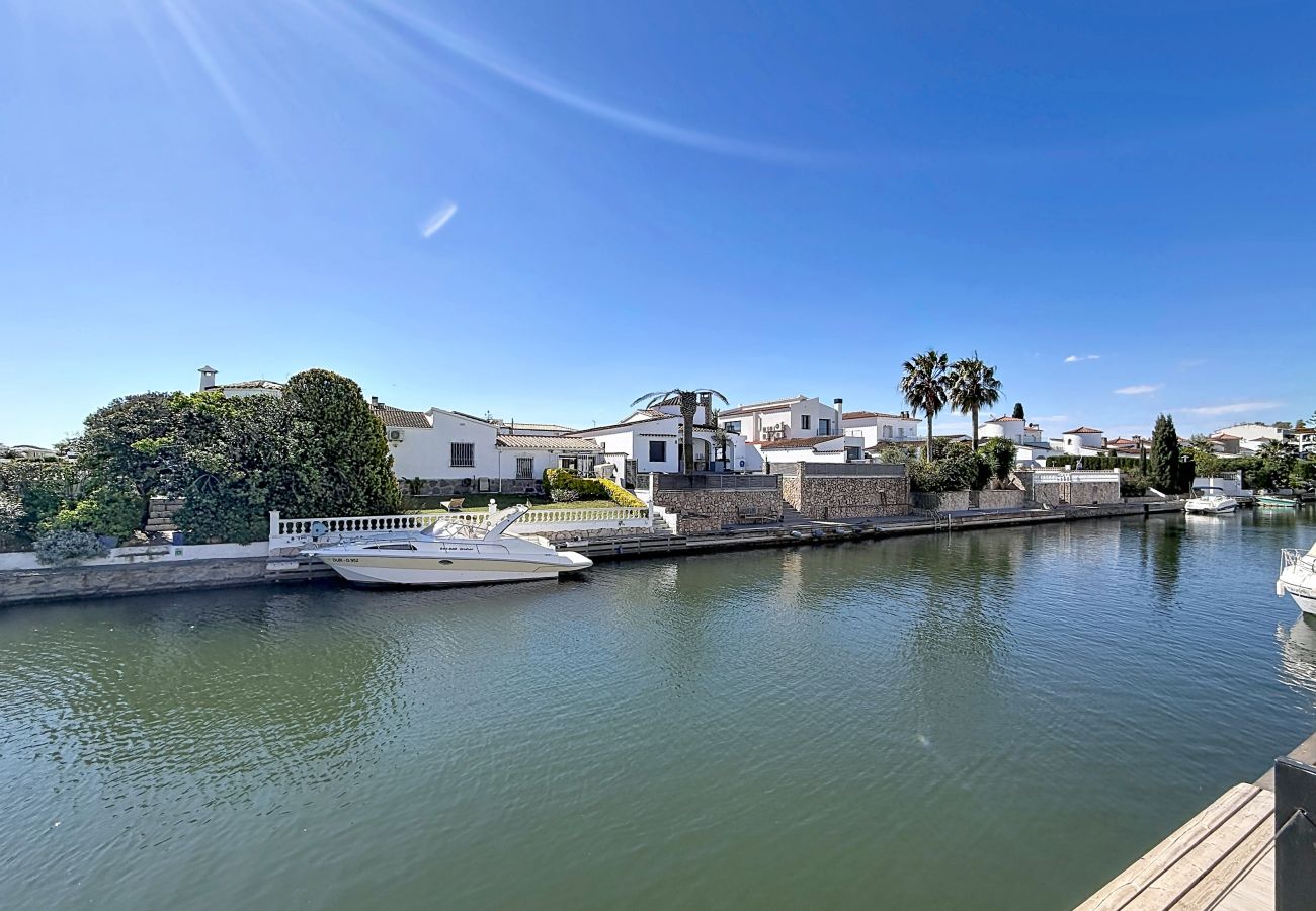 House in Empuriabrava - VALIRA PISCINE AMARRE Empuriabrava – INTERimmo