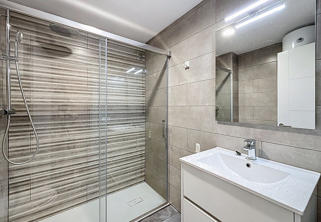 Apartment in Rosas / Roses - CAP NORFEU 60 Location Longue Durée INTERimmo