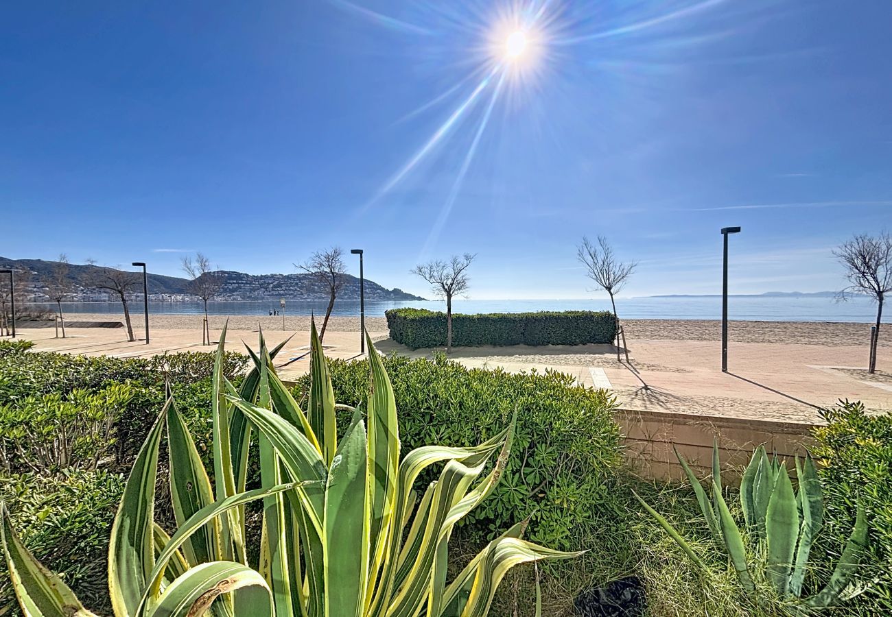 Apartment in Rosas / Roses - LA PLAGE Rosas / Roses – INTERimmo