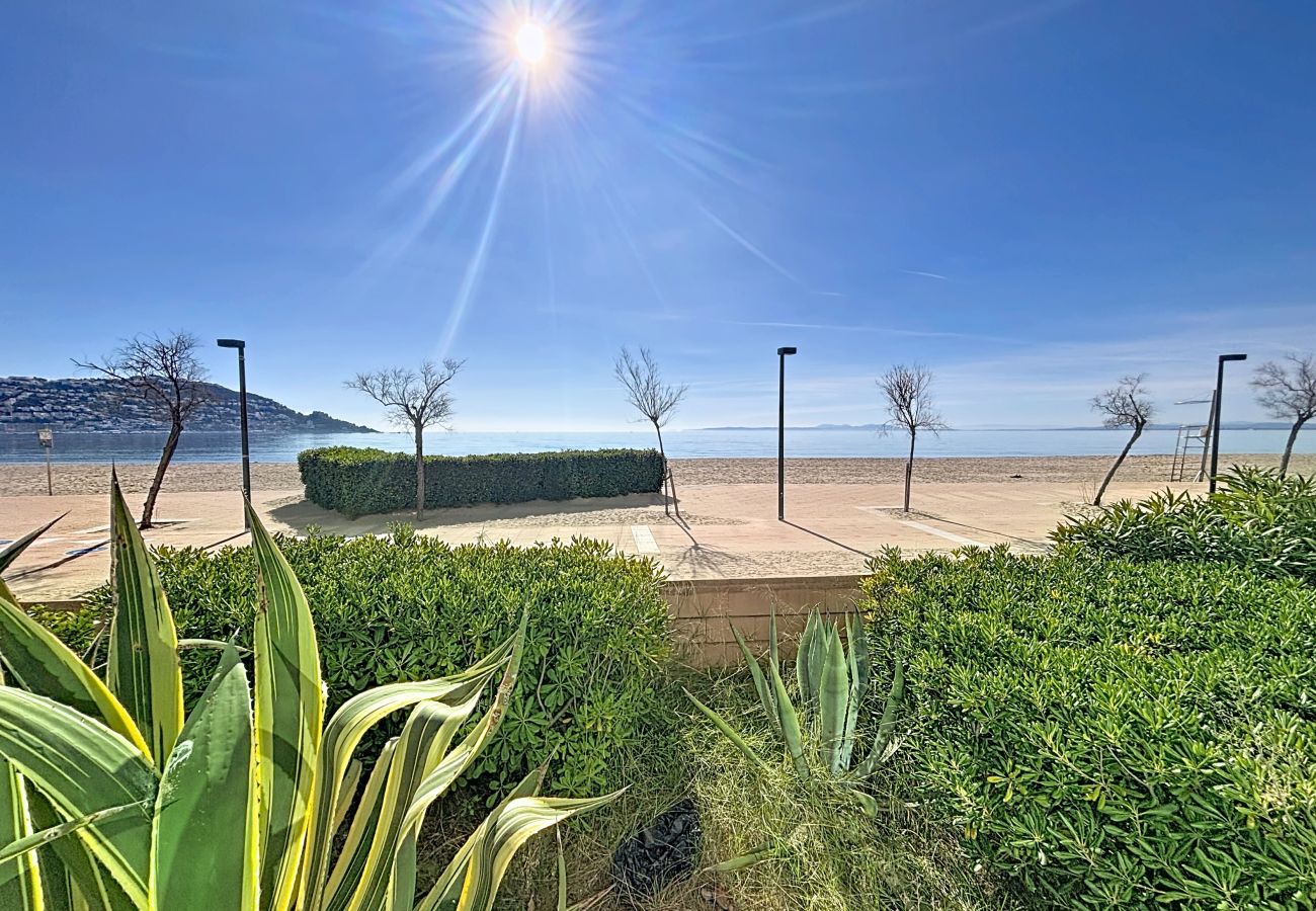 Apartment in Rosas / Roses - LA PLAGE Rosas / Roses – INTERimmo