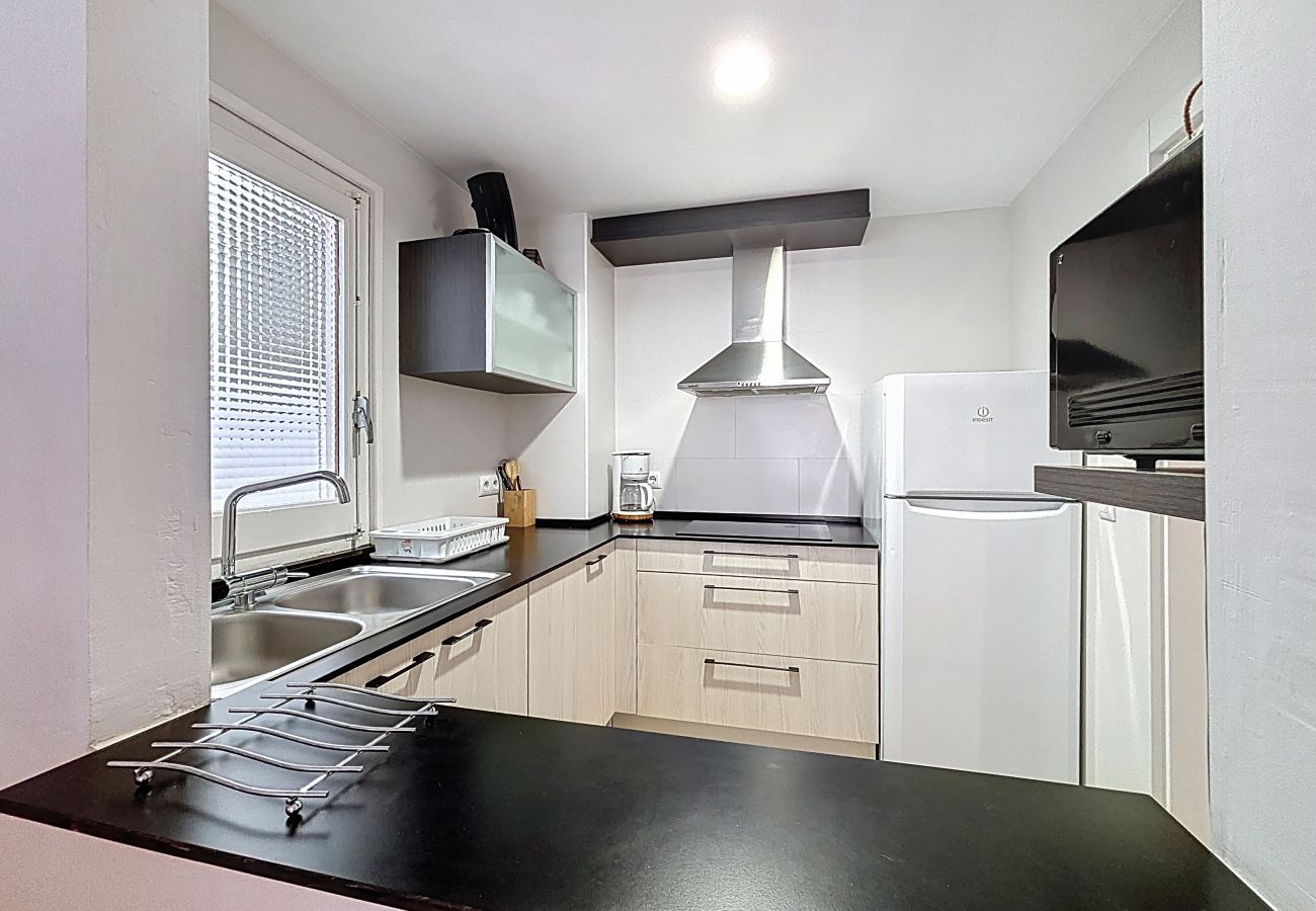 Appartement à Rosas / Roses - CAP NORFEU 60 Location Longue Durée INTERimmo