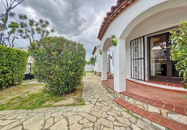 Vil.la en Empuriabrava - Requesens - Casa en Empuriabrava