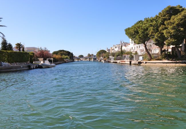 Apartament en Empuriabrava - Port moxo Empuriabrava proche plage vue canal