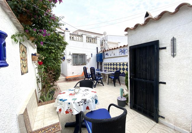 Casa adossada en Empuriabrava - Plaça EIVISSA,3 - Casa adosada muy cerca del puert