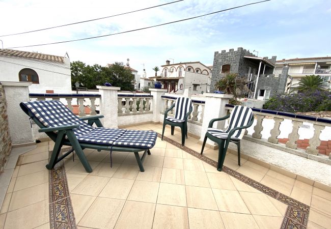 Casa adossada en Empuriabrava - Plaça EIVISSA,3 - Casa adosada muy cerca del puert