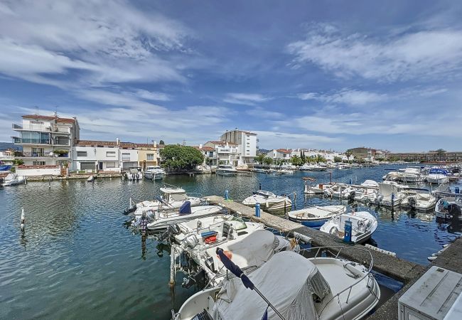 Apartament en Empuriabrava - Onada II - Piso vista al Canal y Puerto - Garaje P