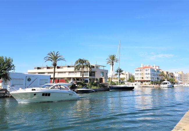 Apartament en Empuriabrava - Onada II - Piso vista al Canal y Puerto - Garaje P