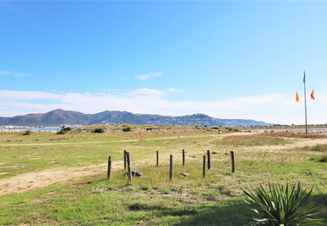 Appartement à Empuriabrava - POBLAT TIPIC – Piso un dormitorio y terraza