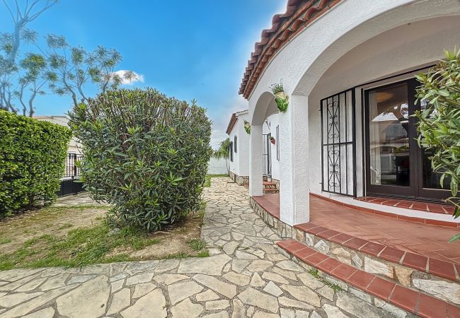 Villa in Empuriabrava - Requesens - Casa en Empuriabrava
