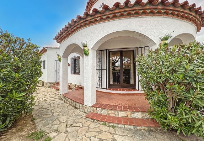 Villa in Empuriabrava - Requesens - Casa en Empuriabrava