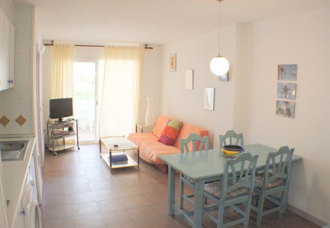 Apartment in Rosas / Roses - R. Marine I  Garbi  2-2 / Piso con piscina