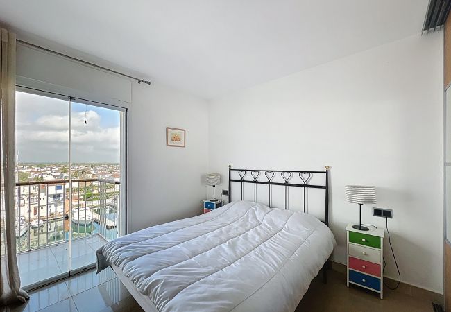 Apartment in Empuriabrava - PORT GREC - Apt vue port et montagne