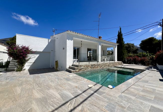 House in Rosas / Roses - Montsia 23 - Casa con piscina privada en Roses
