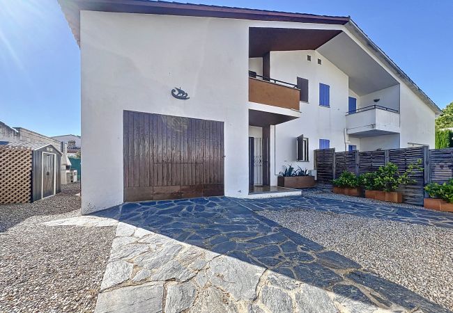House in Empuriabrava - PENI 168A - Belle maison avec piscine