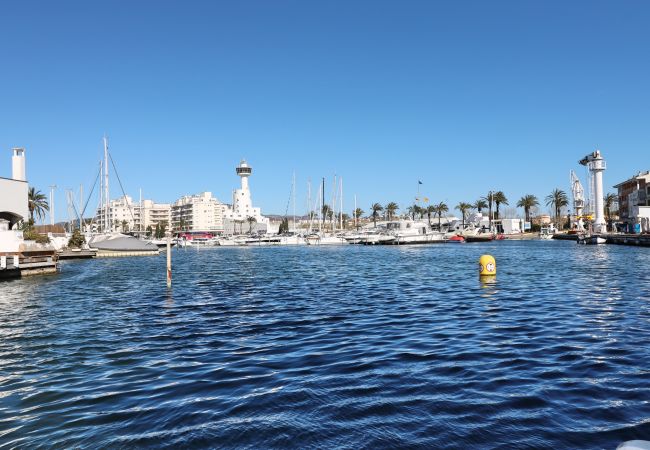 Studio in Empuriabrava - CLUB NAUTIC IV B 16 - Piso vista al puerto