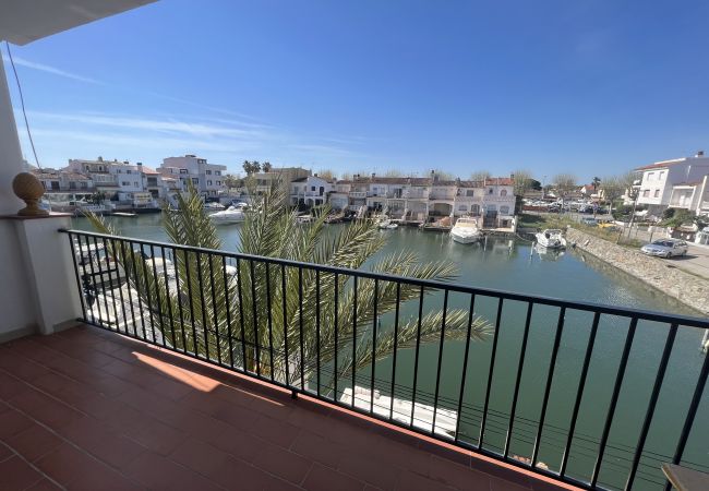 Apartment in Empuriabrava - Port Alegre 23 - Piso con un balcon grande y vista