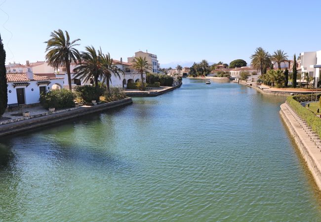 Apartment in Empuriabrava - Port Alegre 23 - Piso con un balcon grande y vista