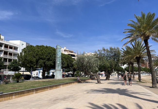 Apartment in Rosas / Roses - Sol y Playa 4-1 / Piso muy bonito y reformado con